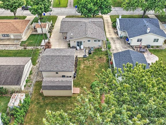 3rd image of 114 Columbus Dr