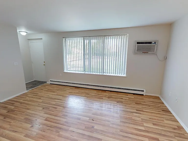 1125 N Sherman Dr — Photo 7