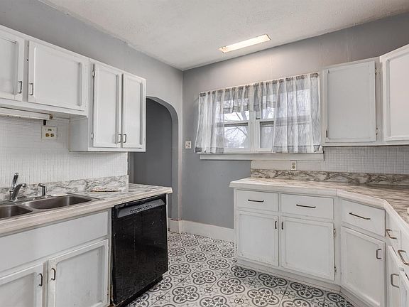 2nd image of 1034 N Charles St