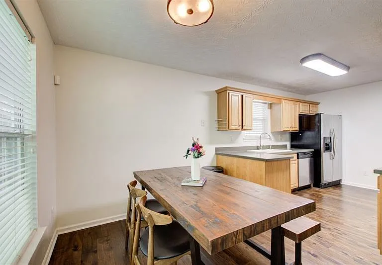 1204 Gates Cir SE — Photo 7