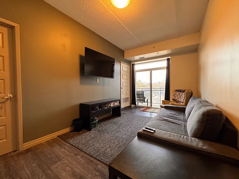 8 Hickory St W #405 — Photo 4