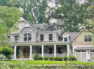 6612 Michaels Dr, Bethesda, MD 20817