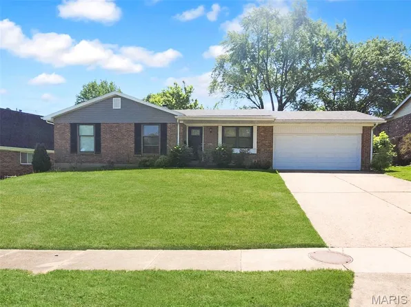 3660 Parc Chateau Ln, Florissant, MO 63033