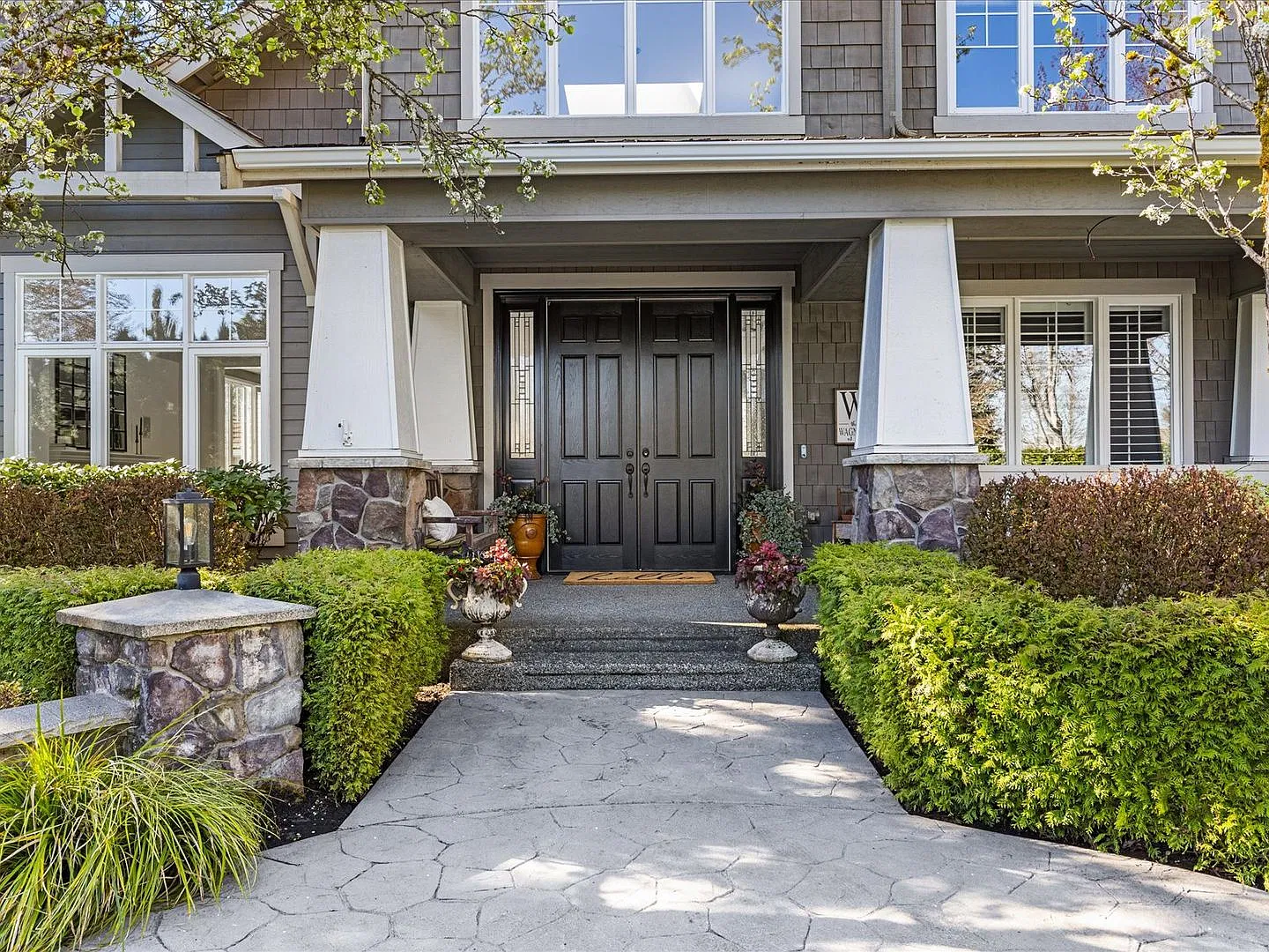 Spacious 5-Bed 4.5 Bath Home with Two Primary Suites on a Quiet Cul-de-Sac in Sammamish — Photo 4