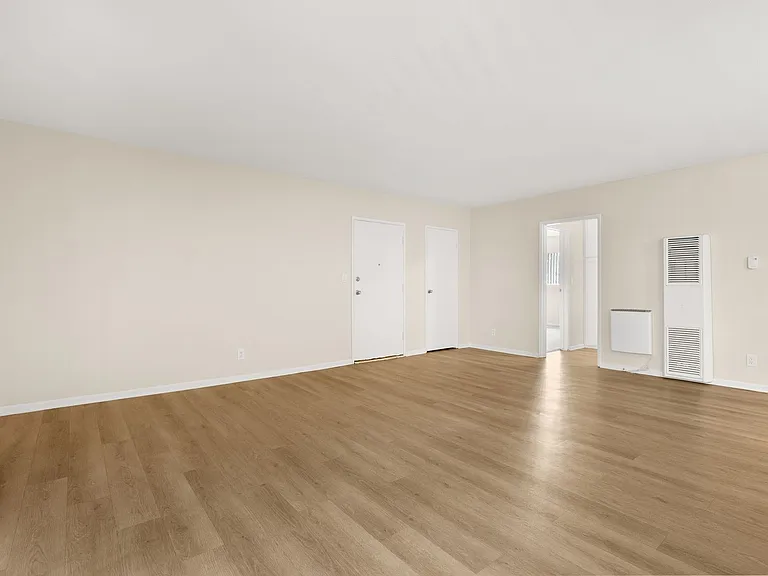 Melrose Place Apartments — Photo 90