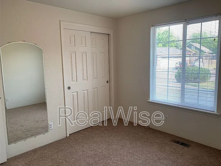 210 Sweetbrier Dr — Photo 13