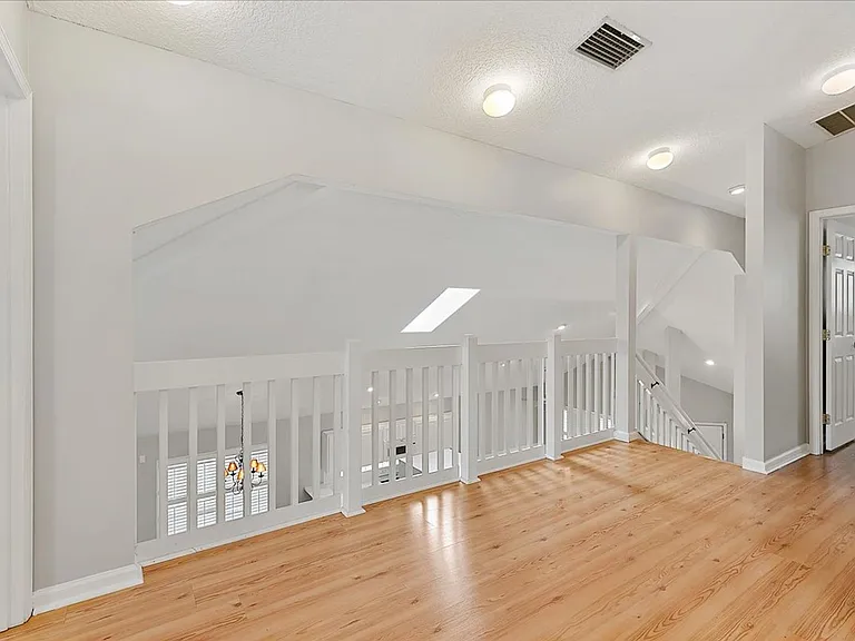 1065 Theodore Ave — Photo 18