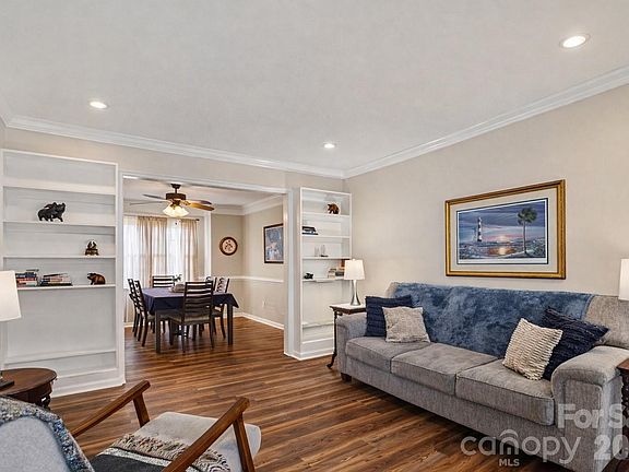 2nd image of 2724 Artesian Ct