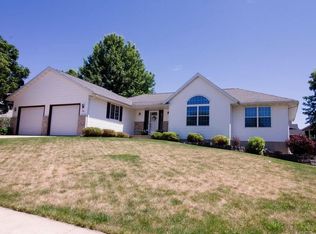706 E Terrace Dr, Center Point, IA 52213