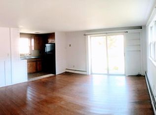 12 Court St APT 7, Newfane, VT 05345