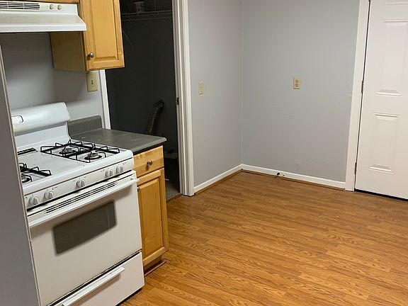 3rd image of 609 S Fannin St