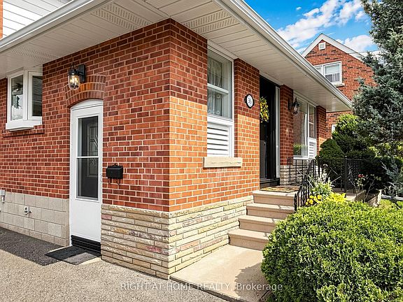 3rd image of 36 Joanna Dr E