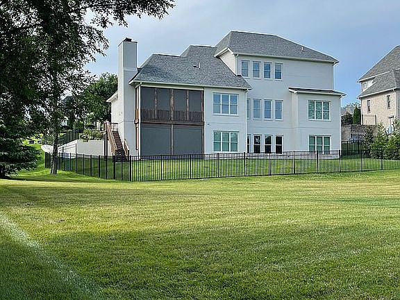 Porches w/retractable screen