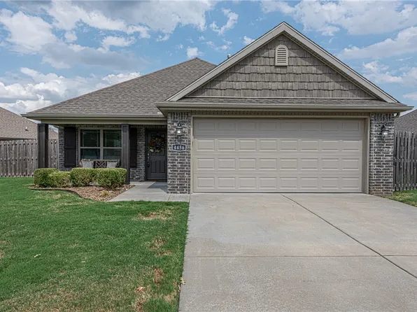 4456 W Wales Dr, Fayetteville, AR 72704