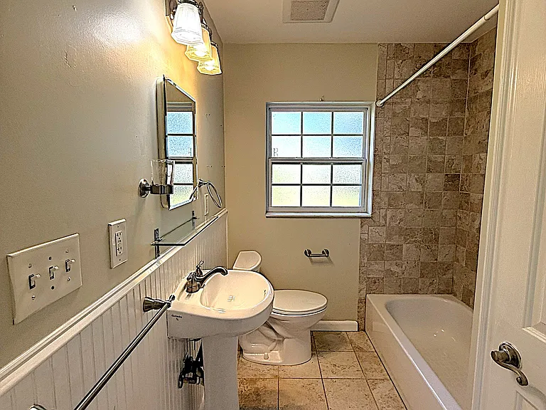 3000 Knollwood Cir — Photo 17