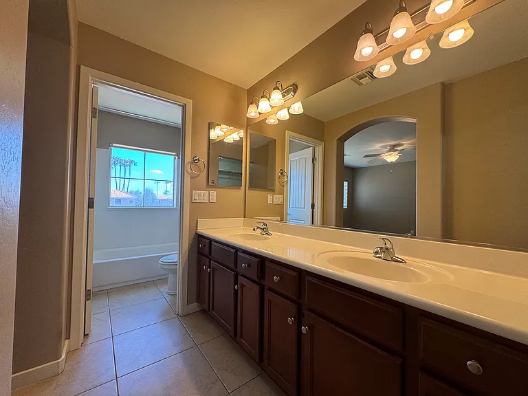 1115 E Cedar St — Photo 10