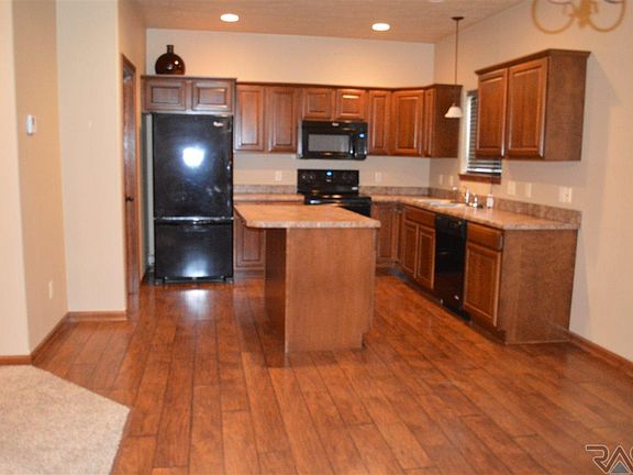 3rd image of 4414 W Shipton St