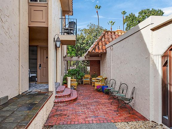 3rd image of 227 Casitas Bulevar