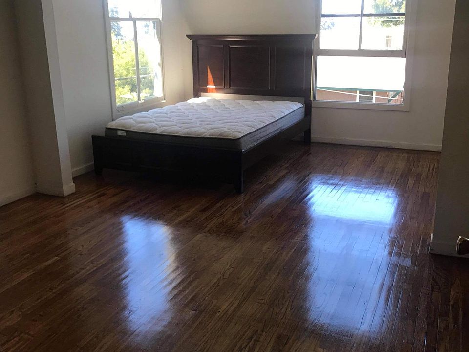 2nd image of 2455 Prospect St #101