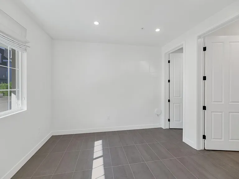 4438 N 27th St #26 — Photo 19