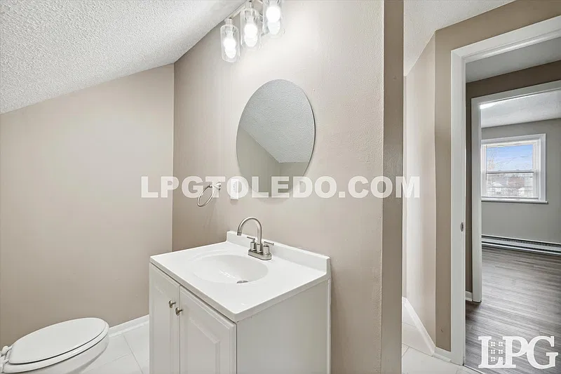 4 bed, 2.0 bath, 1419 sqft, $1,650 — Photo 4