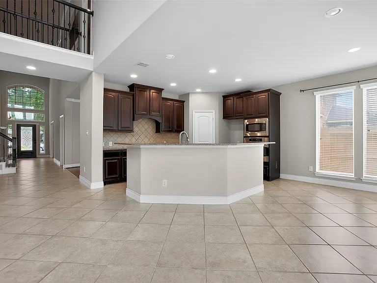 6535 Arroyo Springs Ln — Photo 15