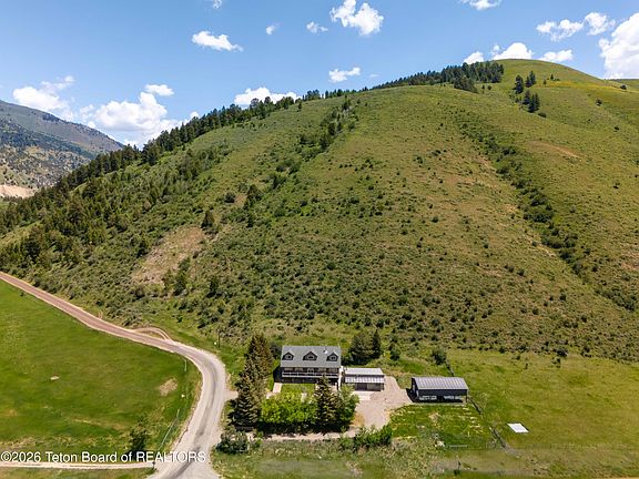 3rd image of 2840 E Dry Creek Rd