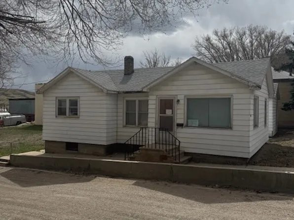 918 W Cedar St, Rawlins, WY 82301