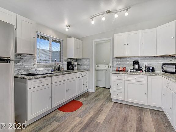 2nd image of 1564 Capistrano Ave
