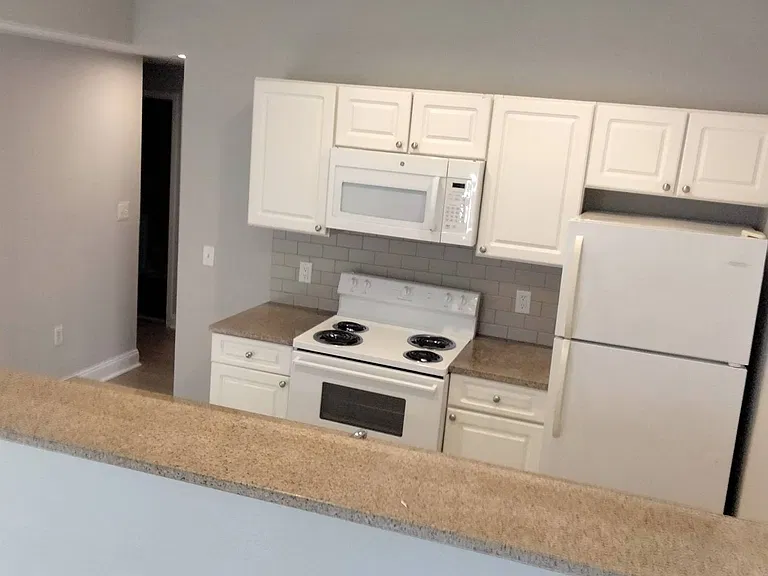 36 Imlay St #B — Photo 3