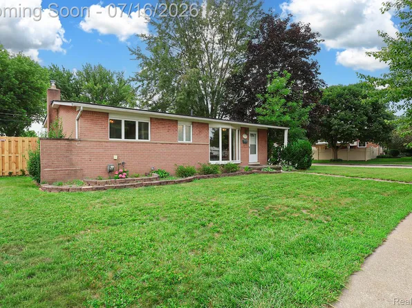 31141 Gladys Ave, Westland, MI 48185
