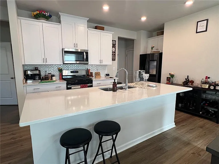 242 Wells Cir — Photo 4