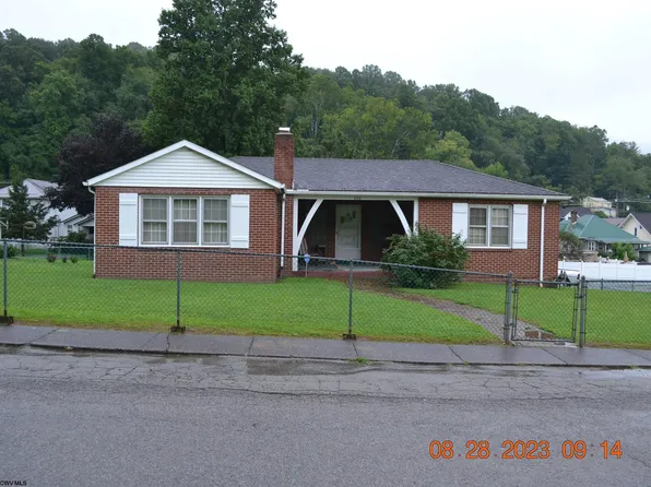 666 Lynn Ave, Weston, WV 26452