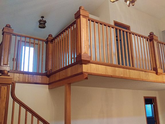 Entryway oak stair & railing