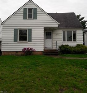 13210 Thraves Rd, Garfield Heights, OH, 44125