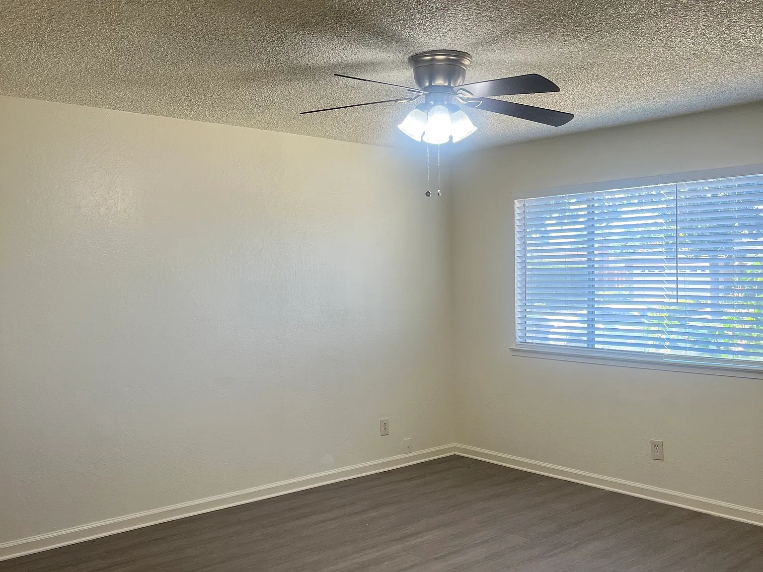 3 bed, 1200 sqft, $2,045 — Photo 3