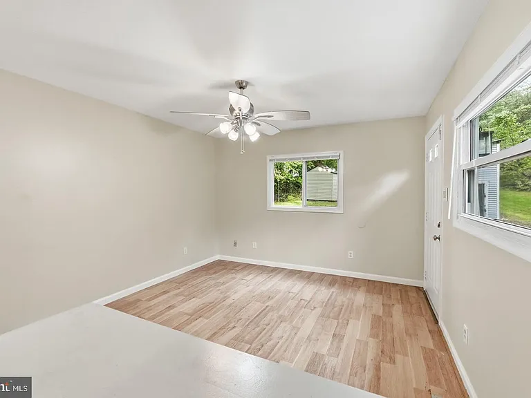 8402 Sleepy Hollow Rd — Photo 12
