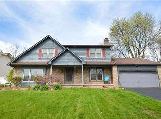 111 Woodstone Ln, Rochester, NY 14626