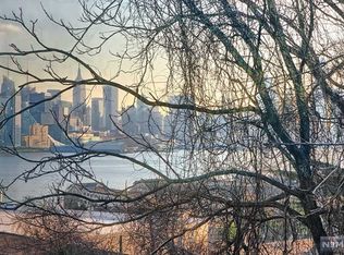 7000 Boulevard E #11, West New York, NJ 07093