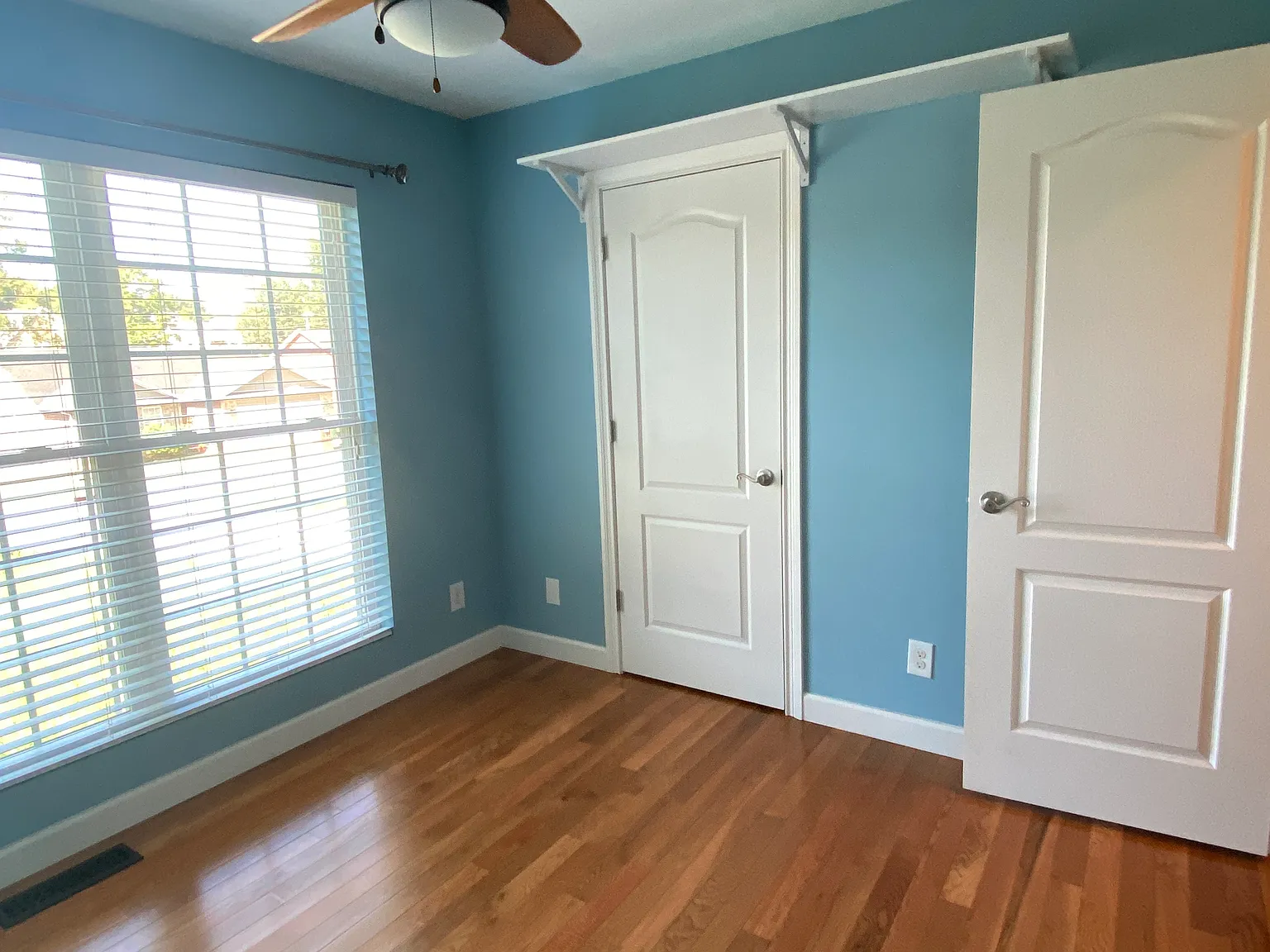 3 bed, 1334 sqft, $2,400 — Photo 4
