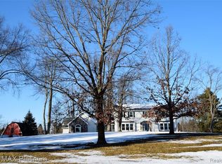 2969 Oak Meadow Dr, Howell, MI 48843