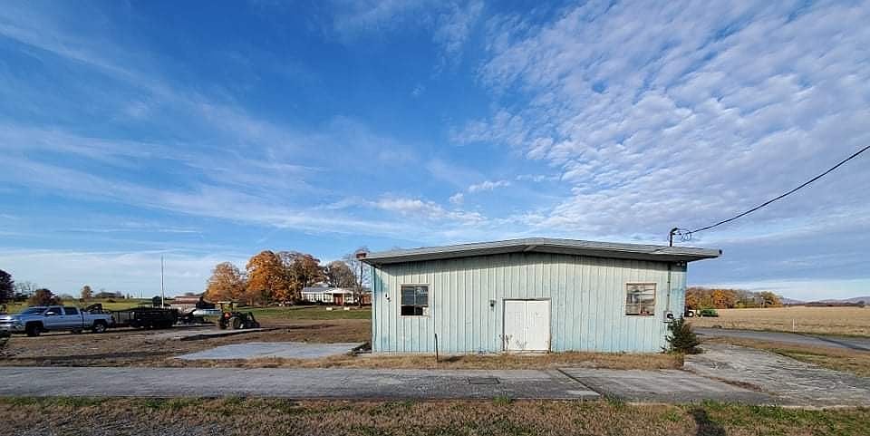 2nd image of 4379 Rock Rd N