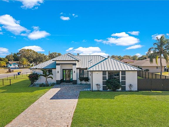 3rd image of 24 Crestwood Cir S