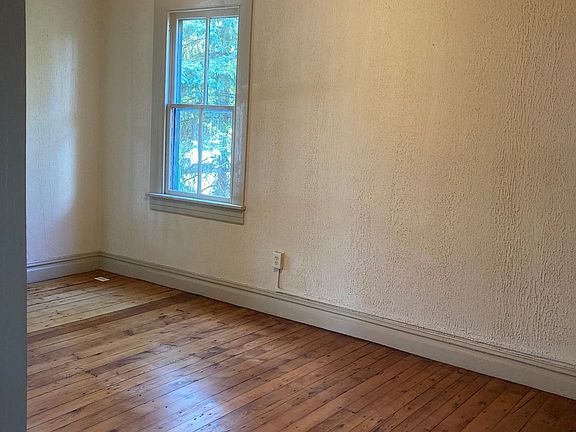 5th image of 330 Juniper St