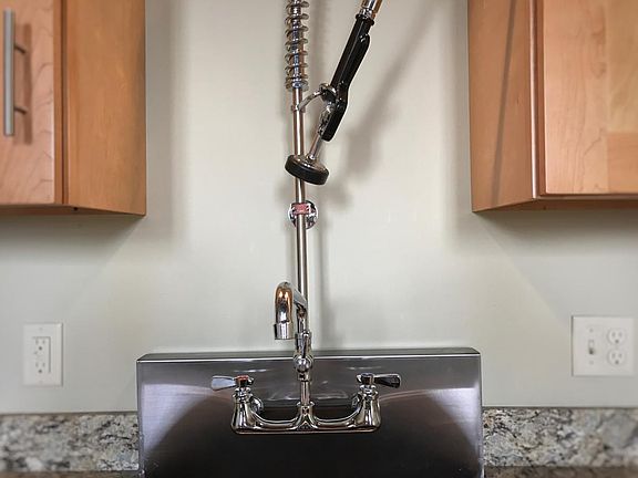 Heavy-Duty commercial faucet