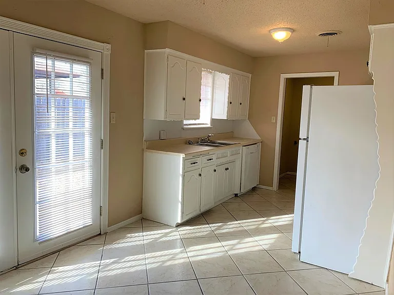 1001 SE Alta Ln — Photo 6
