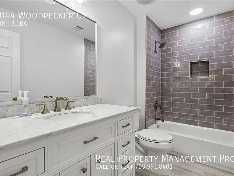 9044 Woodpecker Ct — Photo 23