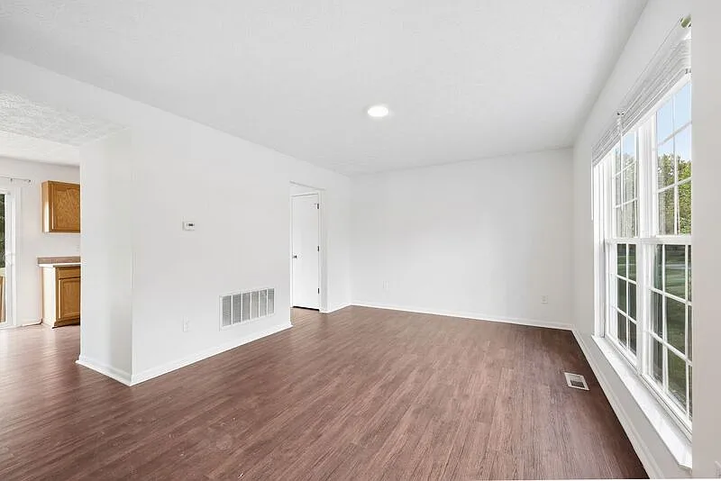 4 bed, 2.5 bath, 1497 sqft, $2,750 — Photo 2