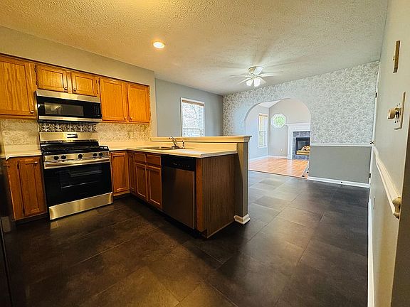 Kitchen and dining area.