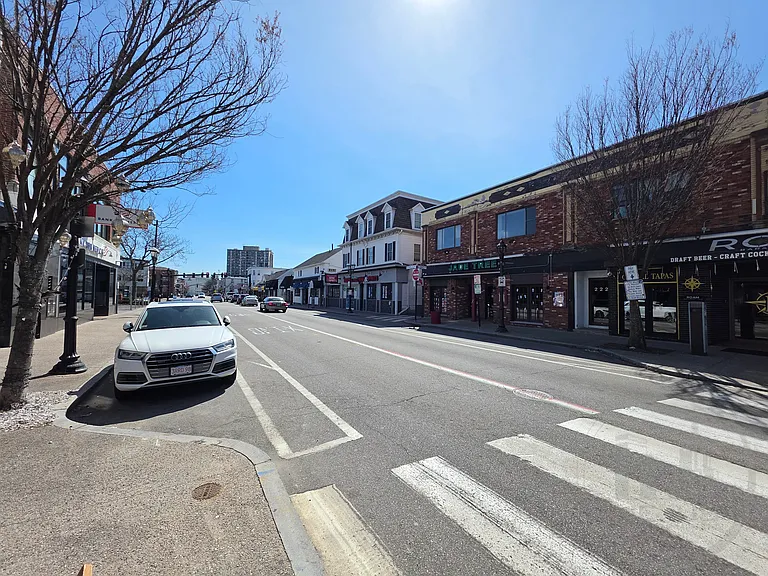 228 Atwells Ave 3rdflr 3b/1b Renovated! Greatlocale! Spacious! Prkg! — Photo 17